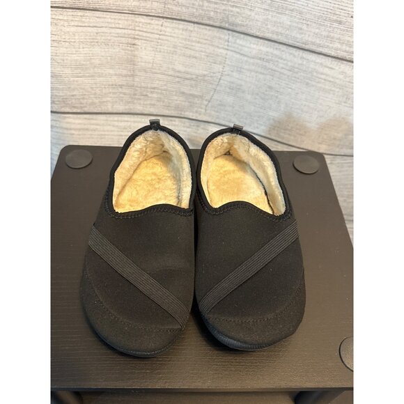Kozi Kicks Black Indoor Slippers Size 7 - Picture 1 of 3